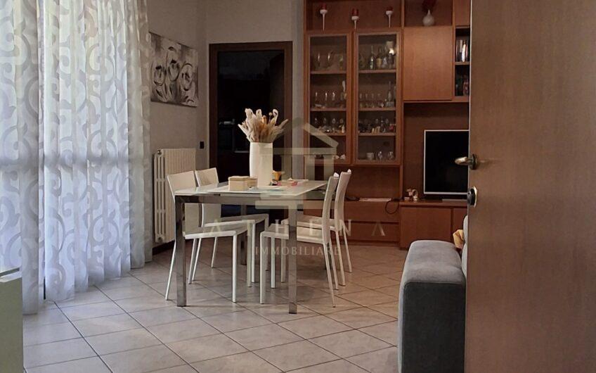 ATH105 VIC.ZE POMPIERI (PV) TRILOCALE CON AREA ESTERNA DI PROPRIETA’