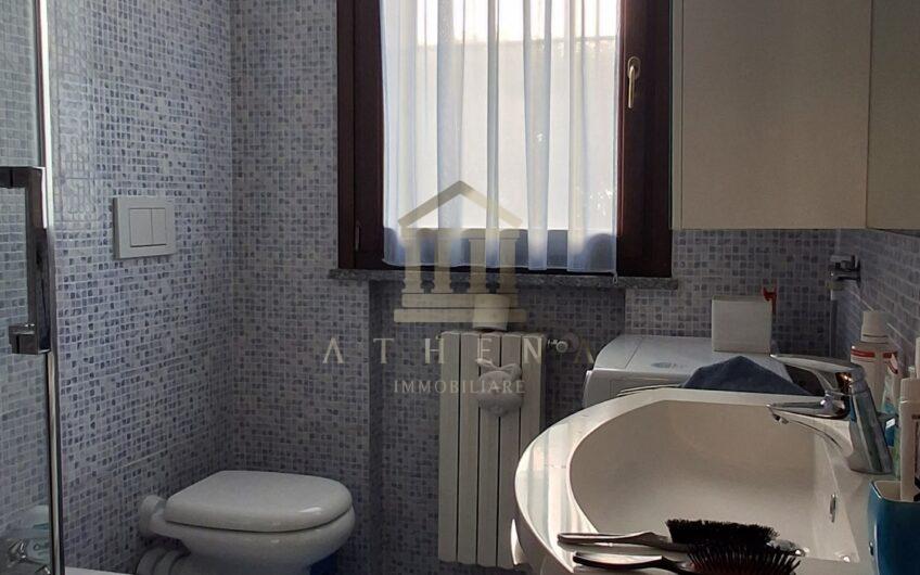 ATH105 VIC.ZE POMPIERI (PV) TRILOCALE CON AREA ESTERNA DI PROPRIETA’