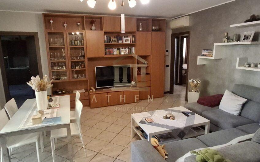 ATH105 VIC.ZE POMPIERI (PV) TRILOCALE CON AREA ESTERNA DI PROPRIETA’
