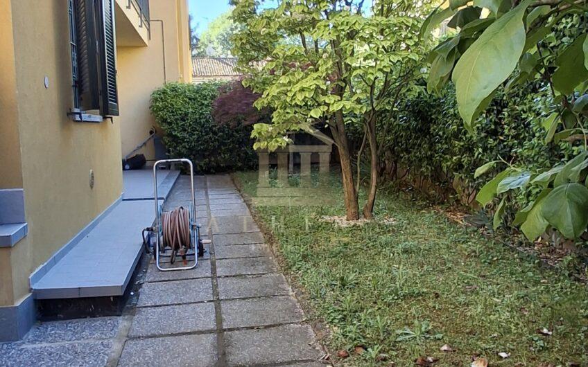 ATH105 VIC.ZE POMPIERI (PV) TRILOCALE CON AREA ESTERNA DI PROPRIETA’