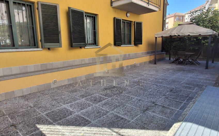 ATH105 VIC.ZE POMPIERI (PV) TRILOCALE CON AREA ESTERNA DI PROPRIETA’