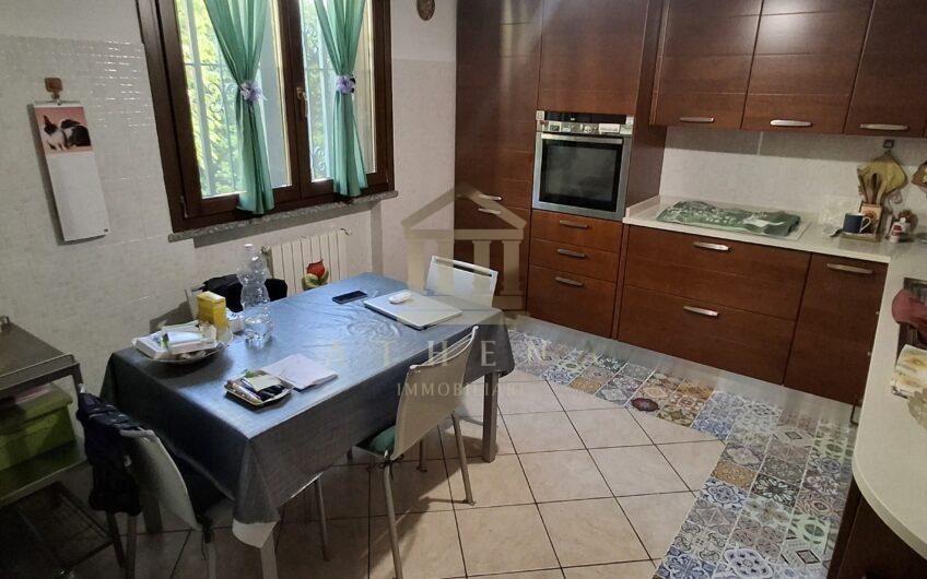 ATH105 VIC.ZE POMPIERI (PV) TRILOCALE CON AREA ESTERNA DI PROPRIETA’