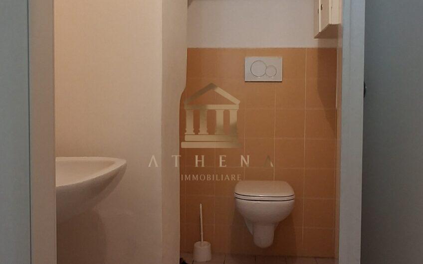 ATHL121 NEGOZIO IN AFFITTO CON VETRINA ADIACENTE UNIVERSITA’ CENTRALE